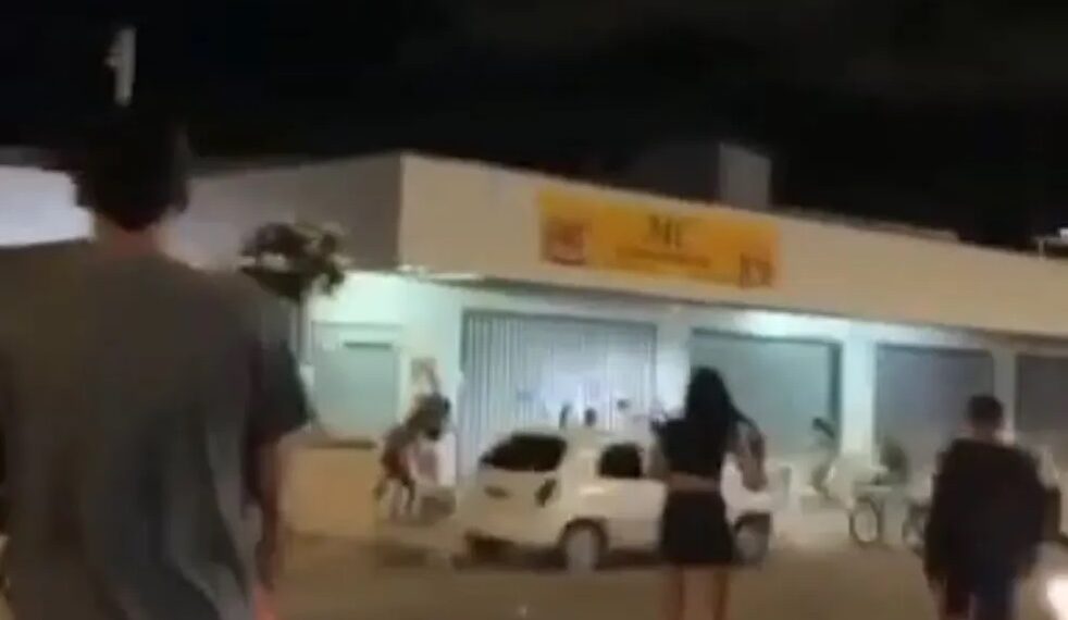 Após briga, motorista joga carro contra grupo de pessoas, mata homem atropelado e é espancado em Natal