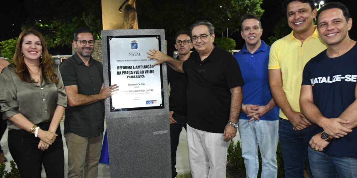 Praça Pedro Velho é entregue após reforma e ampliação