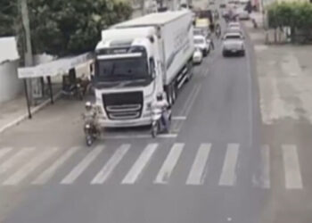 Mulher quase é esmagada por carreta durante acidente no interior do RN