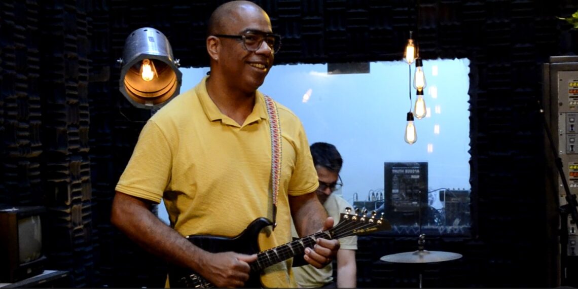 Jubileu Filho embala o Estúdio 88 com seus choros para guitarra