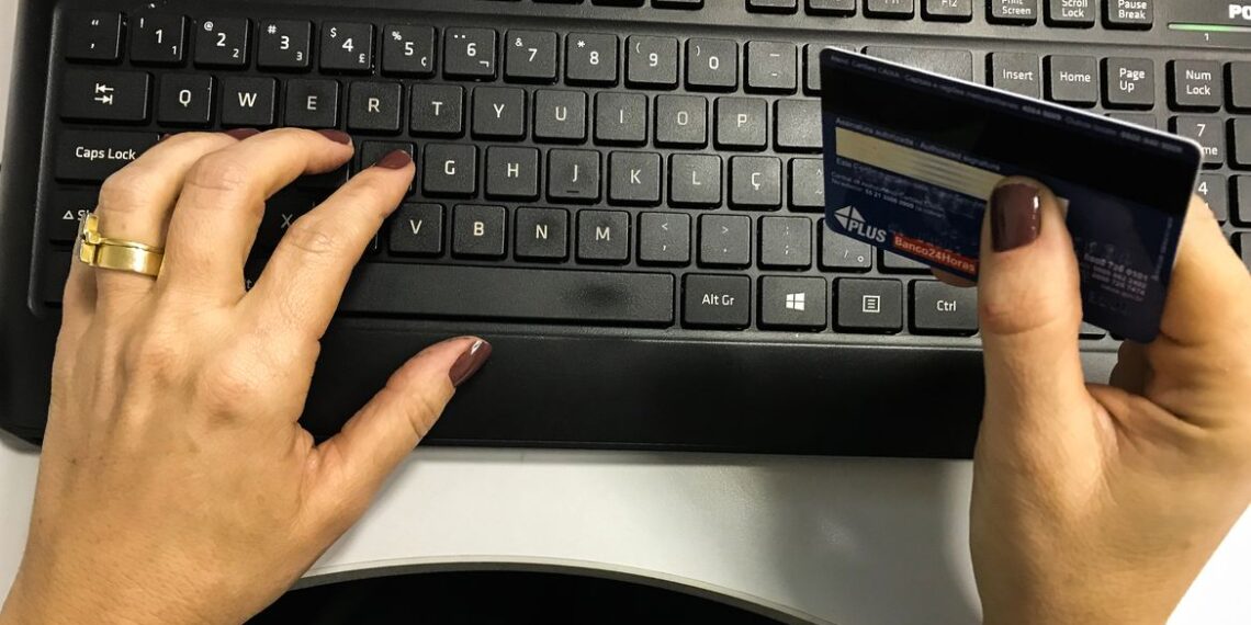 Endividamento cai pelo 2º mês seguido, mas inadimplência preocupa