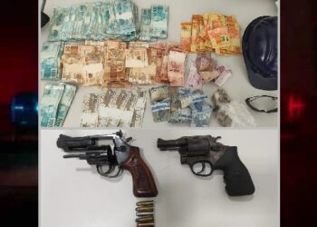 Dupla assalta comércio e é presa com armas e R$ 47 mil roubados na Zona Oeste de Natal