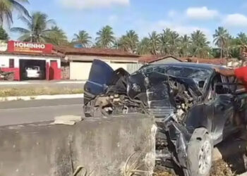 Motorista e passageira morrem após carro bater em mureta central na BR-101 no RN