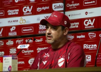 América-RN anuncia técnico Marquinhos Santos para 2024