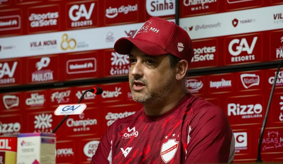 América-RN anuncia técnico Marquinhos Santos para 2024