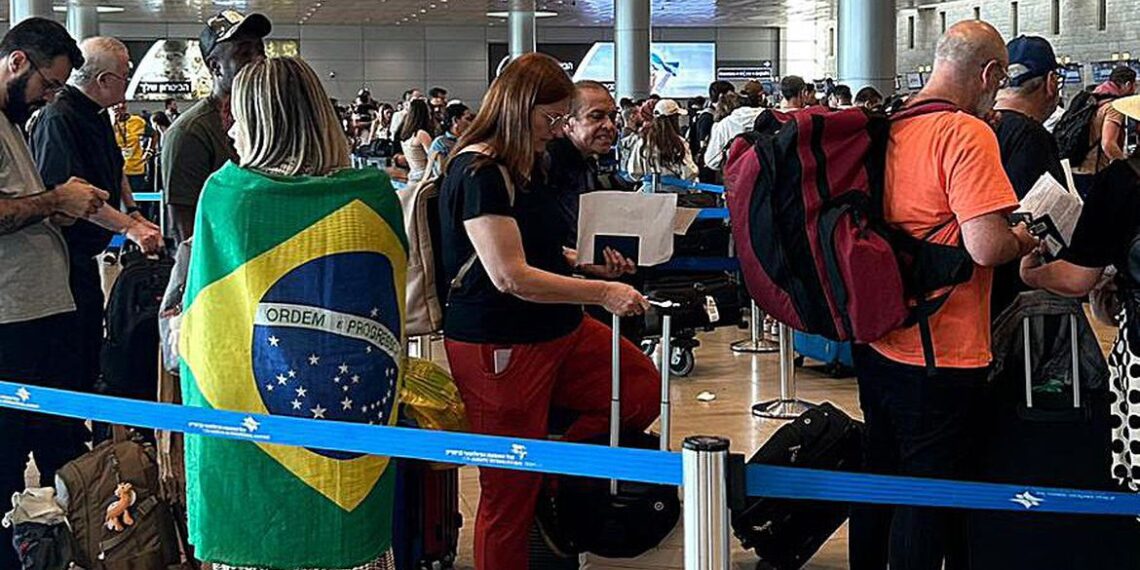 Chega a Brasília primeiro avião trazendo brasileiros de Israel