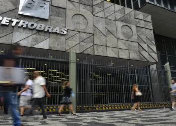 Petrobras faz concurso para nível técnico com salário de R$ 5,8 mil