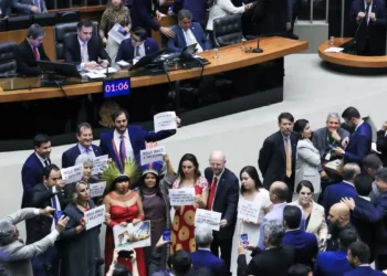 Congresso derruba veto de Lula e mantém marco temporal indígena