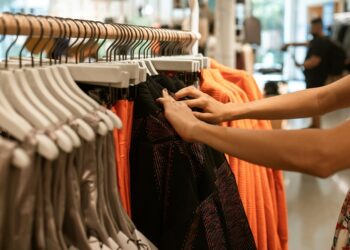 Especialista alerta para a importância do consumo consciente no fim de ano