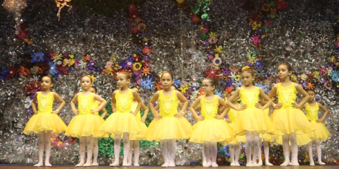 Parnamirim: Semuc realiza o espetáculo final de ano no bairro da Cohabinal