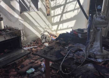 Vazamento de gás causa incêndio em casa e idoso é colocado dentro de caixa d’água durante combate às chamas em Mossoró