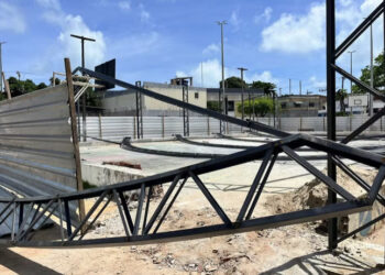 Homem fica ferido após estrutura de quadra esportiva em construção desabar em Natal