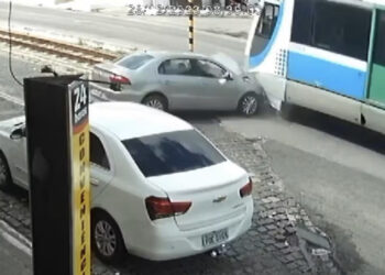 Carro estanca em linha férrea e é atingido por trem na Grande Natal