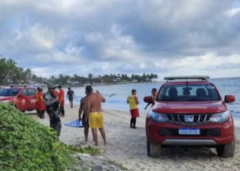 Mulher tenta salvar marido e os dois morrem afogados em praia na Grande Natal