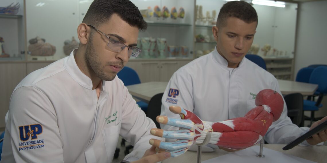 UnP firma parceria e estudantes de Medicina dão primeiros passos na carreira internacional