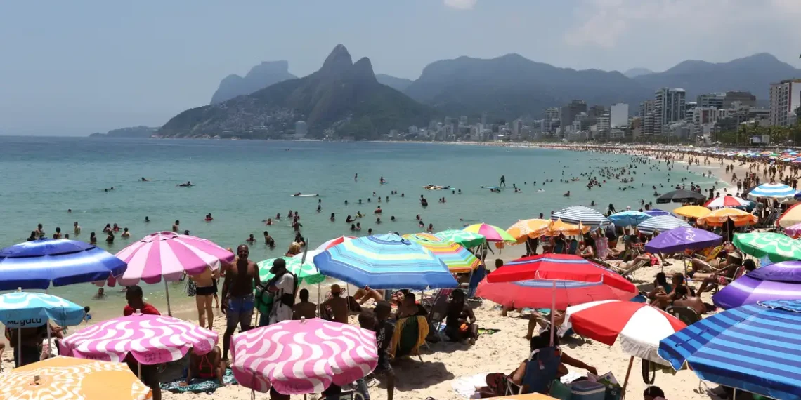 Verão começa com previsão de calor acima da média histórica