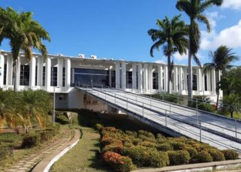 Após fim do congelamento de salários na pandemia, gastos com pessoal dos estados disparam em 2022