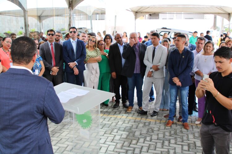 Parnamirim: Semas recebe veículo da Câmara Municipal para ações do CadÚnico