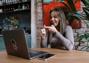 Pesquisa da UFRN propõe uso de ferramentas digitais na educação de surdos