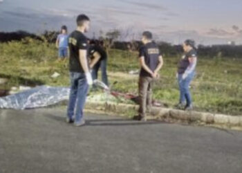 Idoso morre ao ter mal súbito e bater cabeça em meio fio