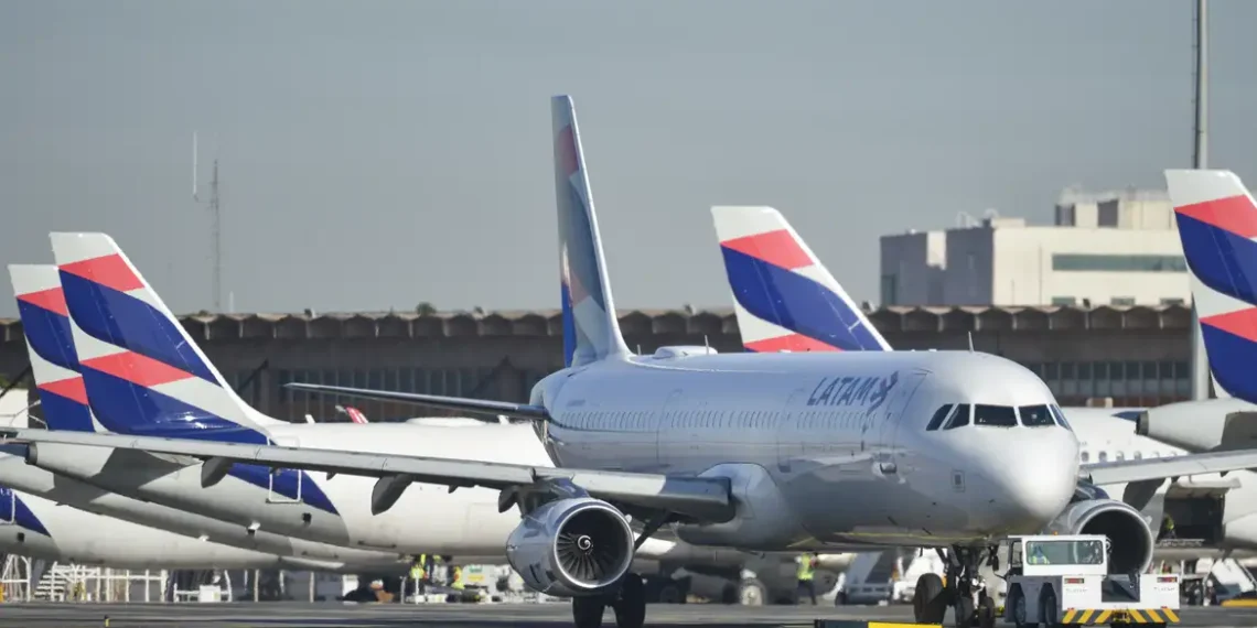 Com greve na Argentina, Latam e Gol cancelam voos para país vizinho