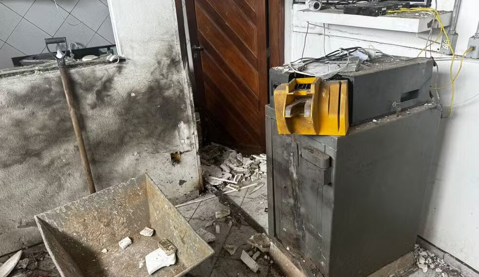 Criminosos rendem frentista e causam explosão em posto de combustíveis na Grande Natal