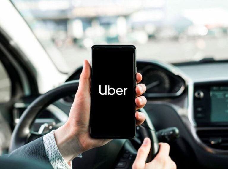 Uber vai encerrar operação em cidade que aprovou lei trabalhista