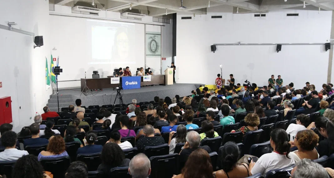 Após 21 anos, professores da UFRN vão fazer greve por tempo indeterminado