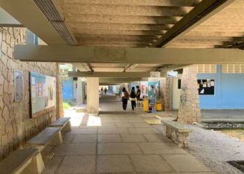 Professores da UFRN entram em greve por tempo indeterminado