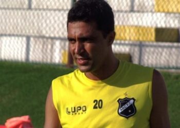 Lino, zagueiro ex-ABC, morre aos 39 anos vítima de infarto