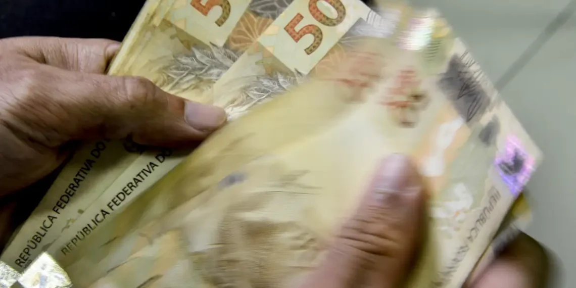 Renda dos 10% mais ricos é 14,4 vezes superior à dos 40% mais pobres