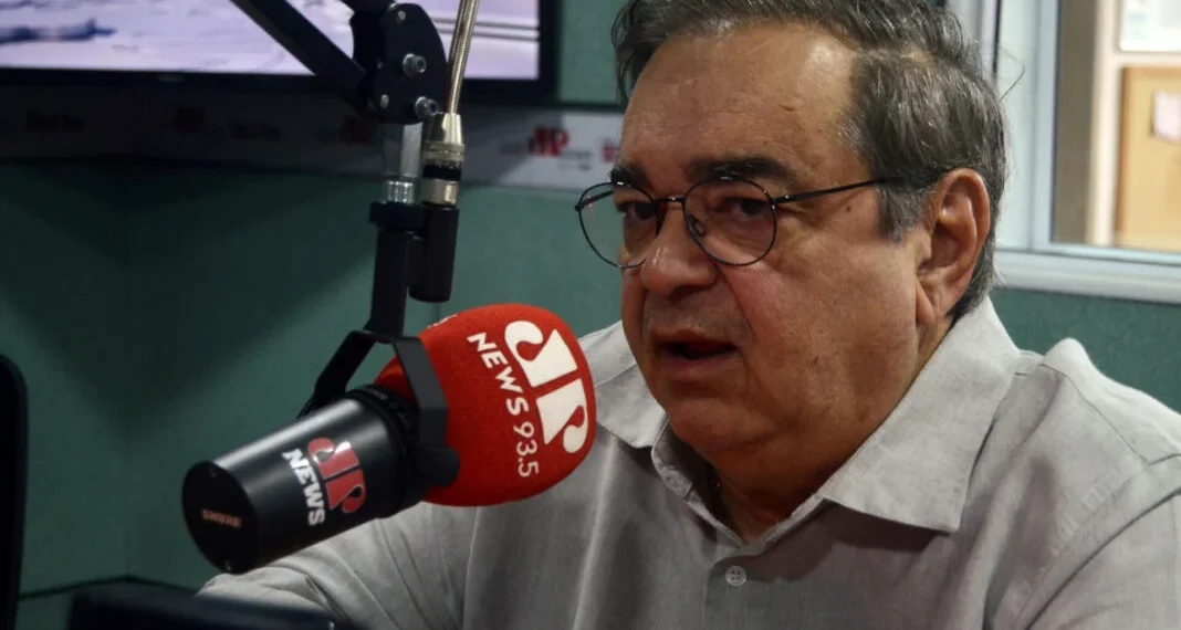 Álvaro Dias convoca coletiva e deve anunciar apoio a Paulinho Freire