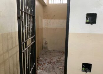 Homem é preso por desacato e destrói cela de delegacia em Natal