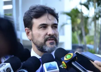 Secretário do RN admite ter se reunido com líder de facção na sede da PF