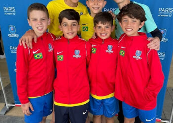 Meninos de Natal conquistam torneio de futebol de base em Paris