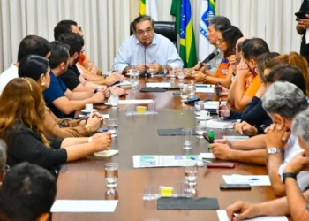 Com previsão de chuva para o fim de semana, prefeito de Natal deixa gabinete de crise em alerta