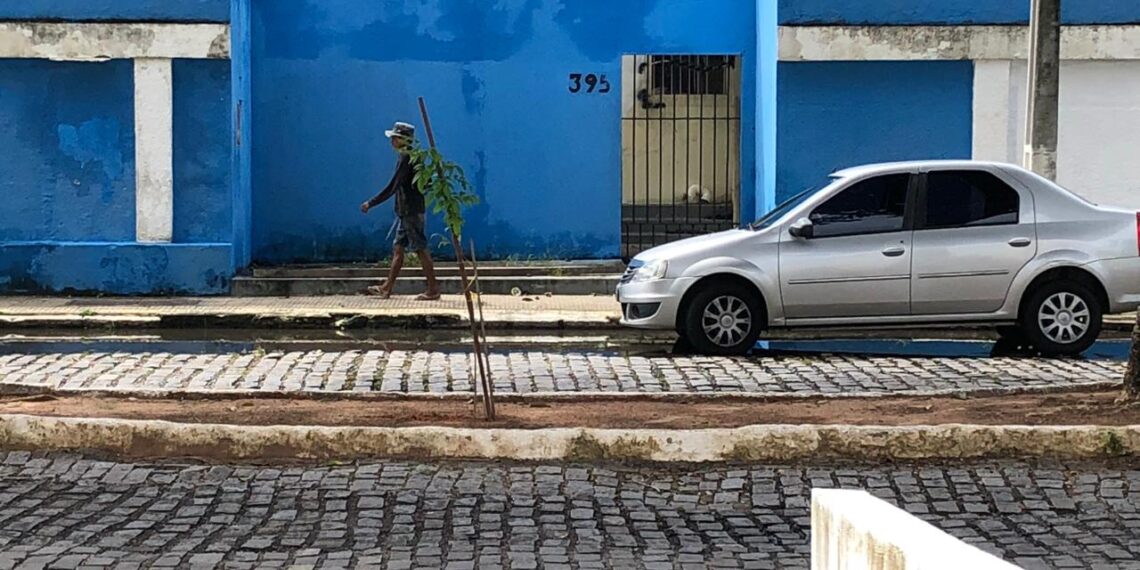 Prédio da antiga UnP de Petrópolis é depredado por vândalos