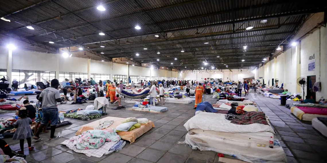 Nova onda de desabrigados pelas chuvas começa a chegar a Porto Alegre