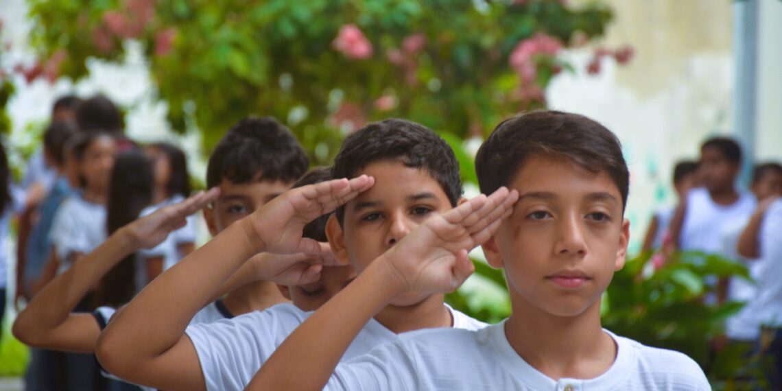 Escola Manoel Vicente de Paiva realiza cerimônia em alusão à implantação do Programa de Escolas Cívico-Militares em Parnamirim