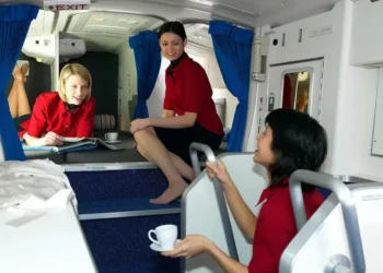 Conheça espaços escondidos nos aviões que estão fora do alcance dos passageiros