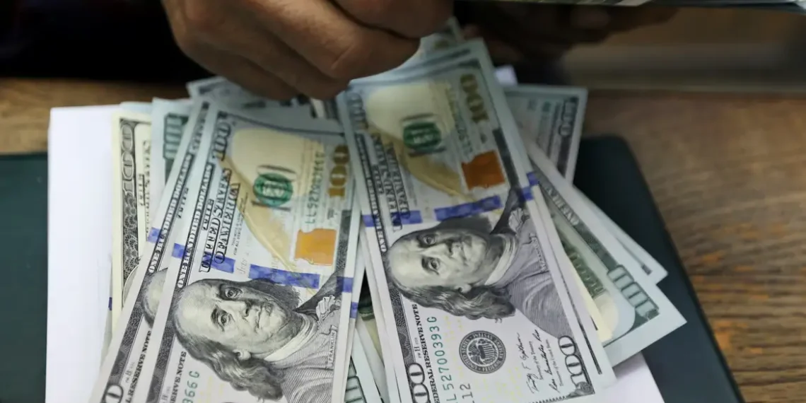 Dólar sobe para R$ 5,42 às vésperas do Copom