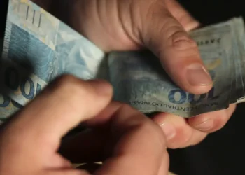 Brasileiros ainda não sacaram R$ 8,16 bi de valores a receber