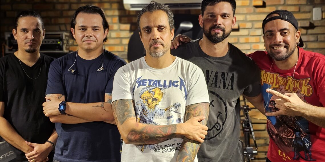 Banda Hardalliance faz show hoje com a participação de Leandro Caçoilo, vocalista do Viper