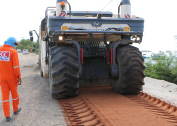 Governo do Estado inicia restauração da rodovia Tibau-Grossos, na Costa Branca do RN