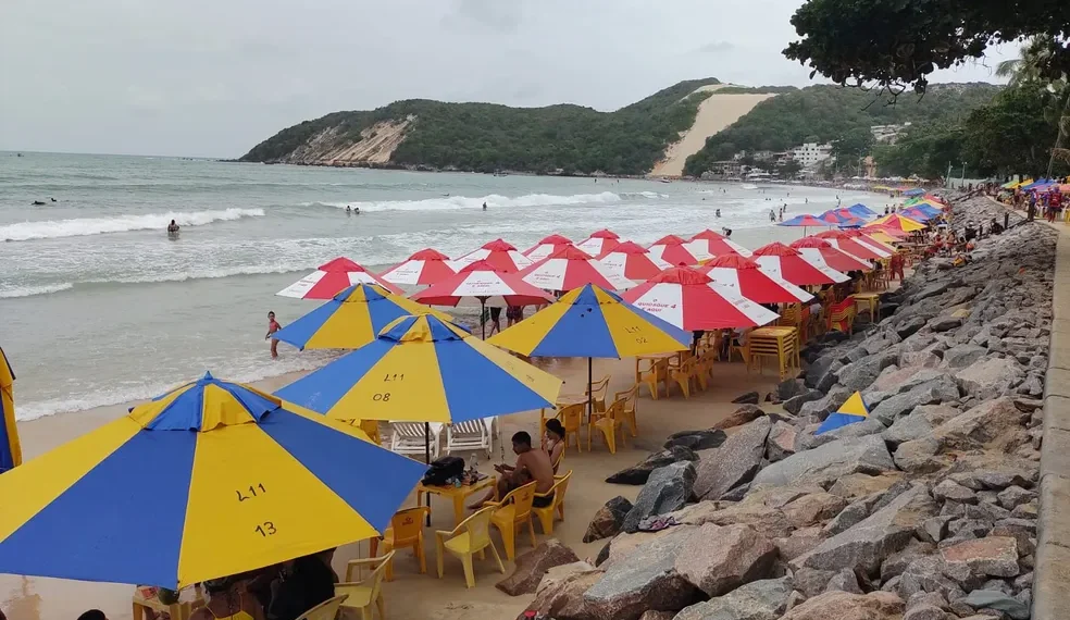 Portaria proíbe cobrança de ‘consumação mínima’ em barracas de praia em Natal
