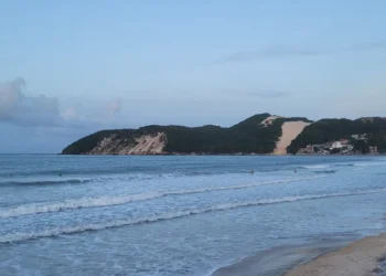 Idema tem até outubro para emitir licença da engorda da praia de Ponta Negra; empresa contratada quer começar obra até 5 de julho