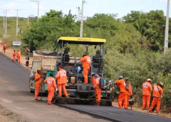Governadora Fátima Bezerra visita obras da RN 117, que já se encaminha para sua fase de conclusão