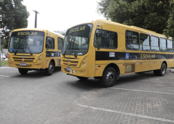 Governo do RN amplia frota de ônibus escolares com 21 novos veículos