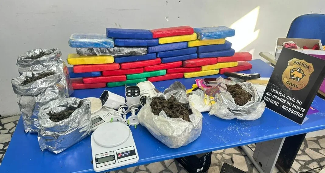 Operação prende quatro pessoas por tráfico e apreende mais de 20kg de drogas em Mossoró