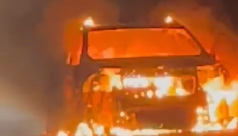 Carro pega fogo dentro de túnel de Natal